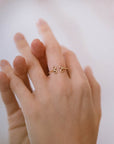 sottile anello oro giallo aperto ghirigori fatto a mano italia