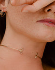 collana girocollo sottile aperta davanti oro giallo ghirigori made in italy fatto a mano