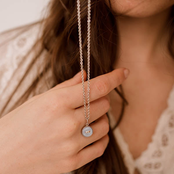 collana regolabile argento catena sottile ciondolo bottoncino madreperla azzurra made in italy