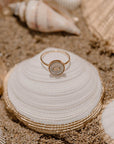 anello oro giallo bottoncino madreperla bianca made in italy